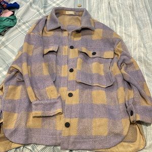 Women’s medium shacket. Purple/tan